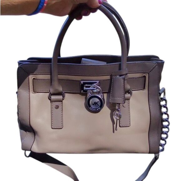 Michael Kors Grey Leather Small Hamilton w key EUC - Picture 1 of 10